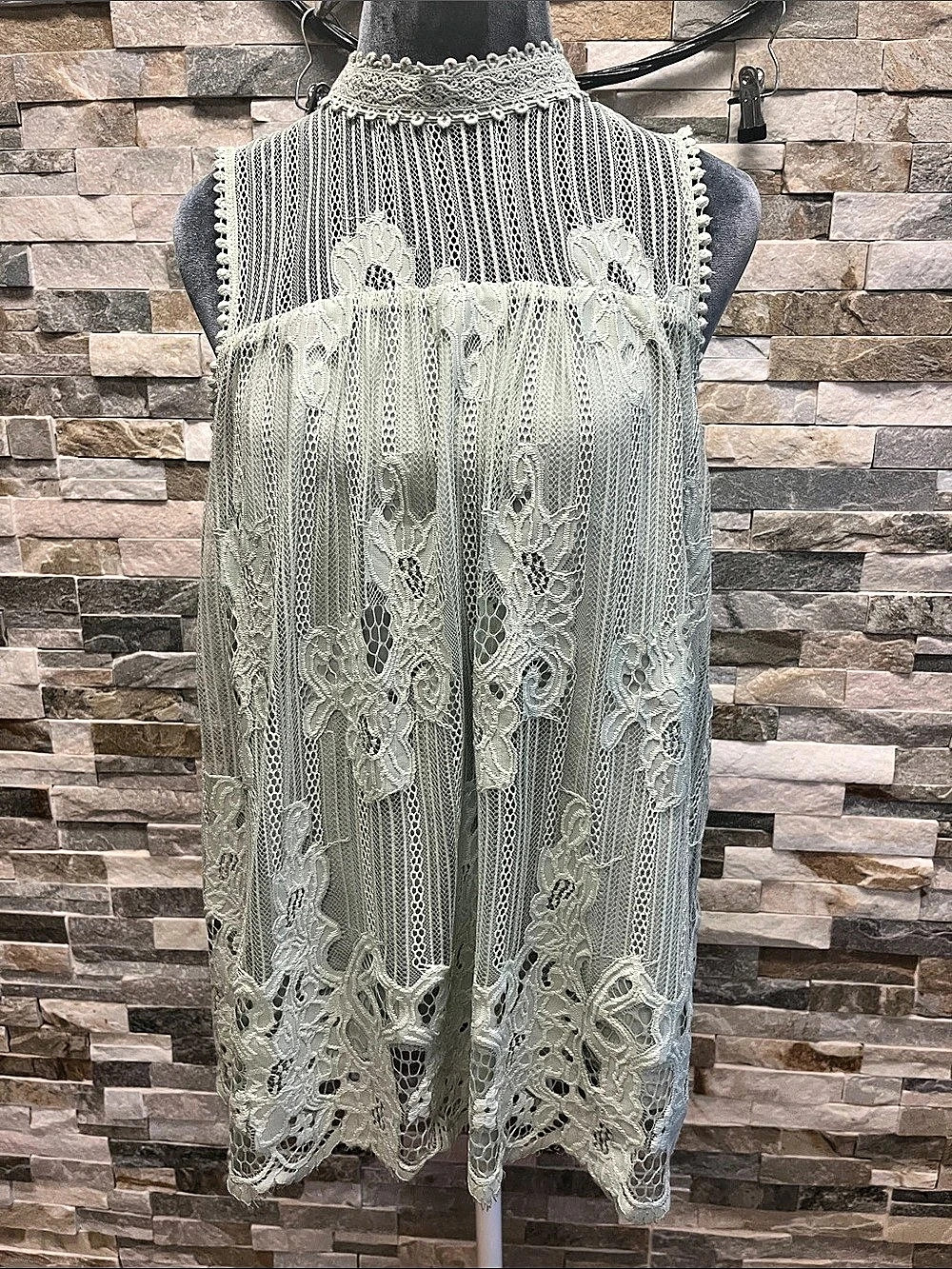 x hilaration  Lace Inset Mock Neck Sleeveless Tank Top Green Medium